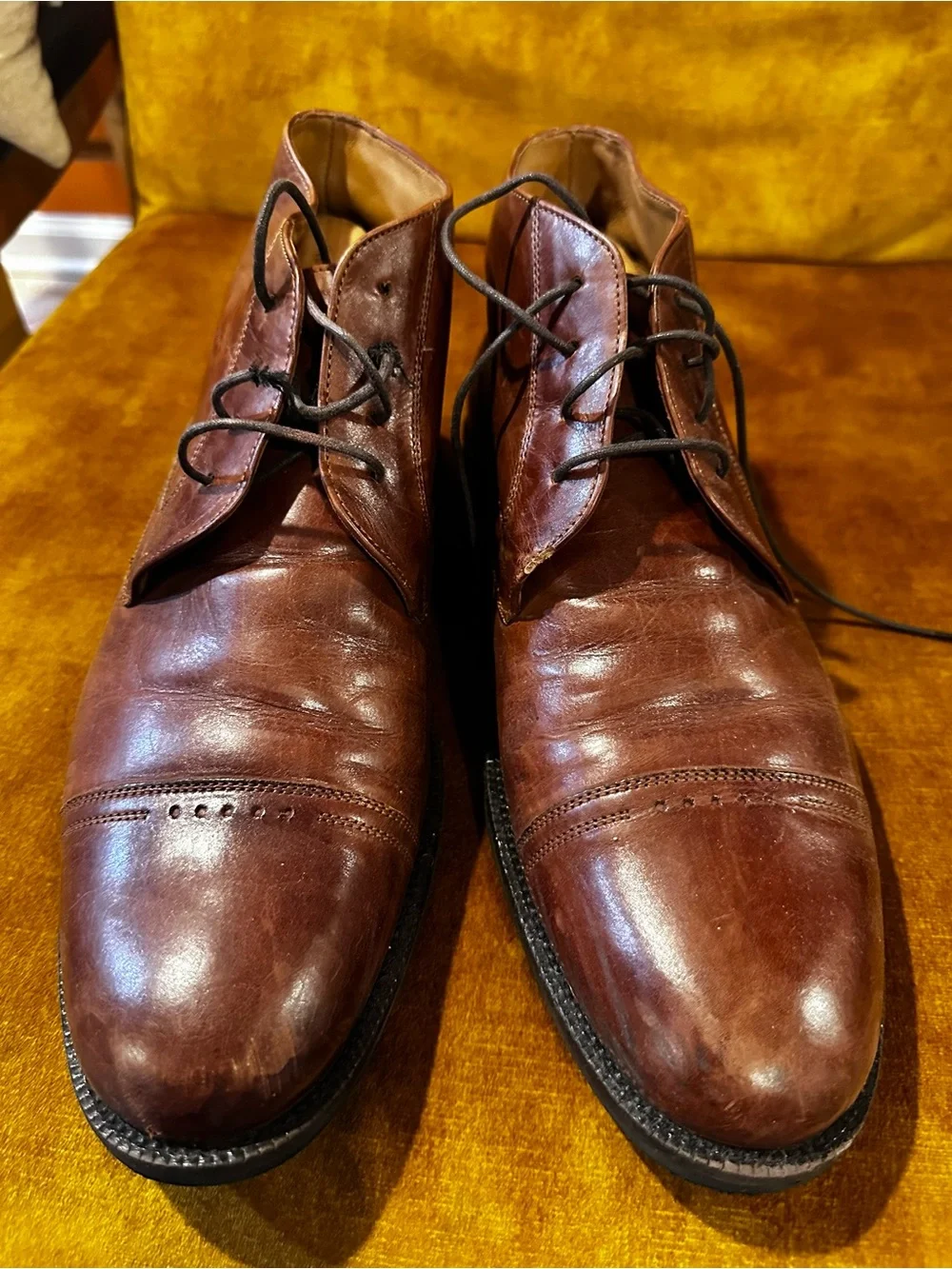 Johnston & Murphy Chestnut Leather Chukka Boots